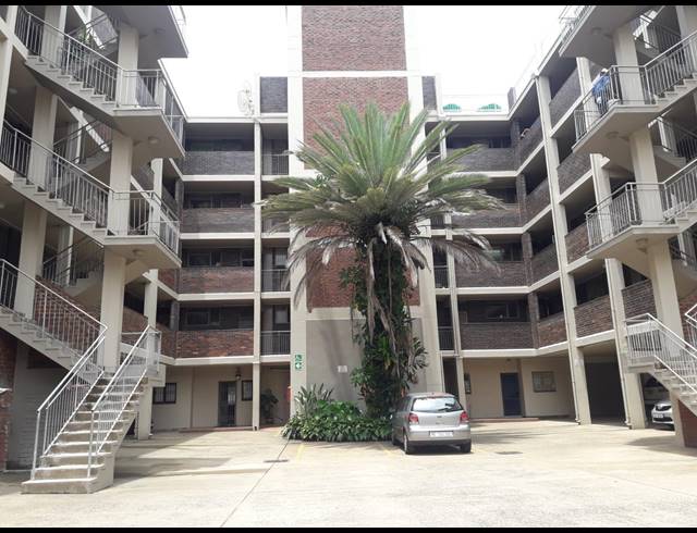 2 BEDROOM FLAT RENTED IN ESSENWOOD